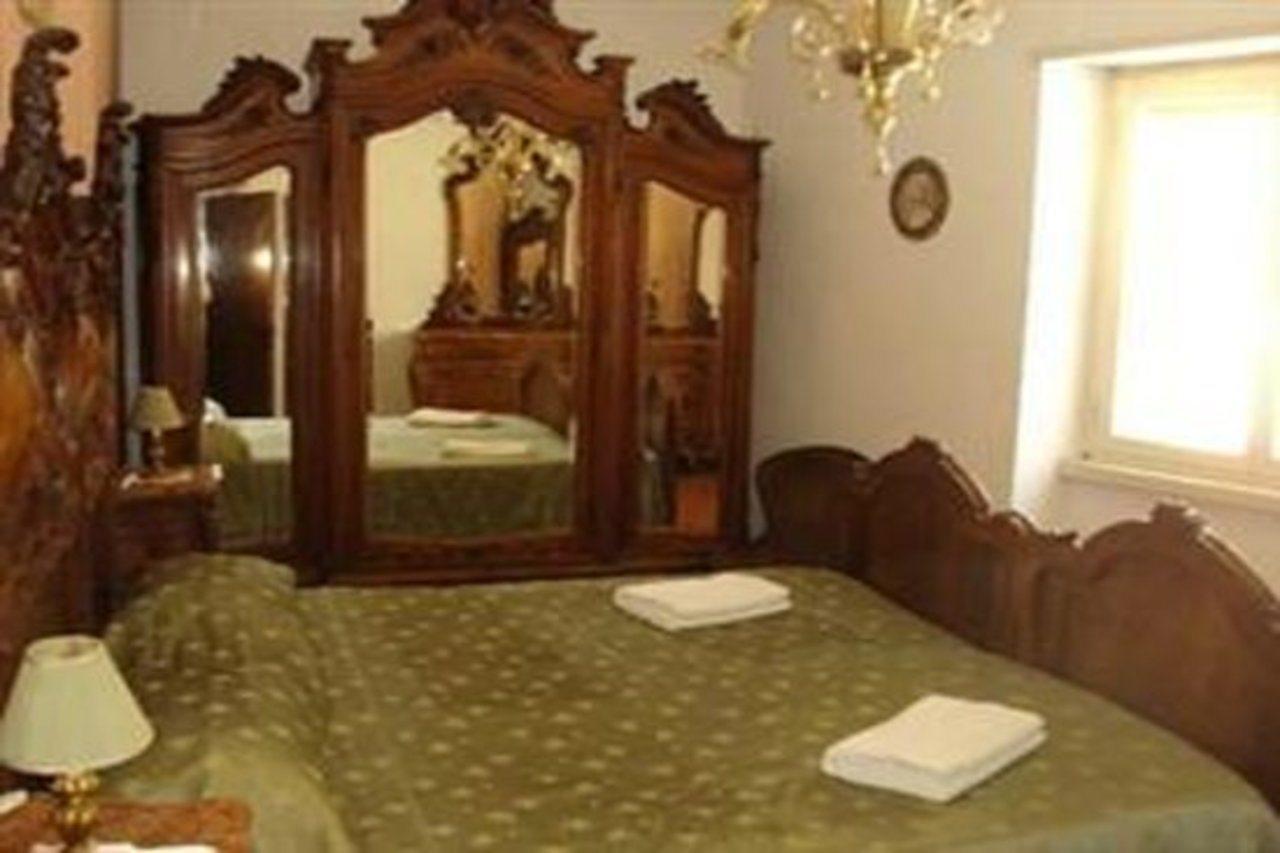 La Vie Est Belle Apartment